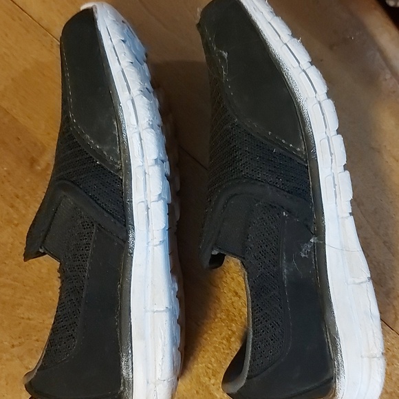 Toddler slip on shoes - Picture 3 of 3